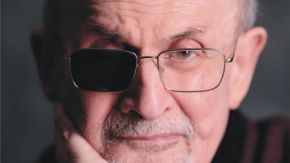 „Cuțitul. Reflecții în urma unei tentative de asasinat” - un interviu despre opera și destinul lui Salman Rushdie