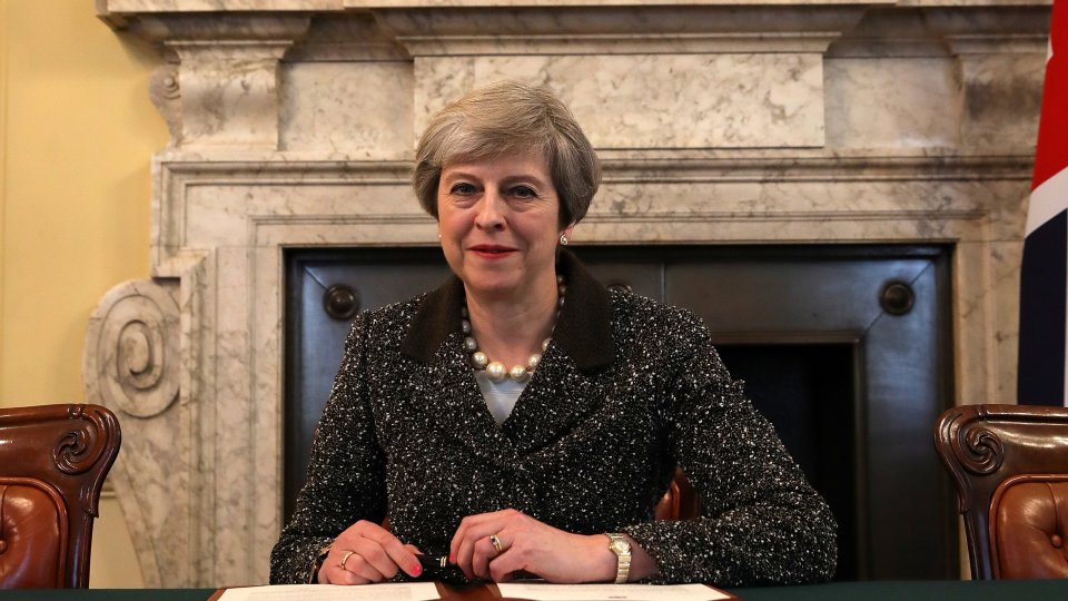 Theresa May a semnat scrisoarea care va declanșa Brexitul