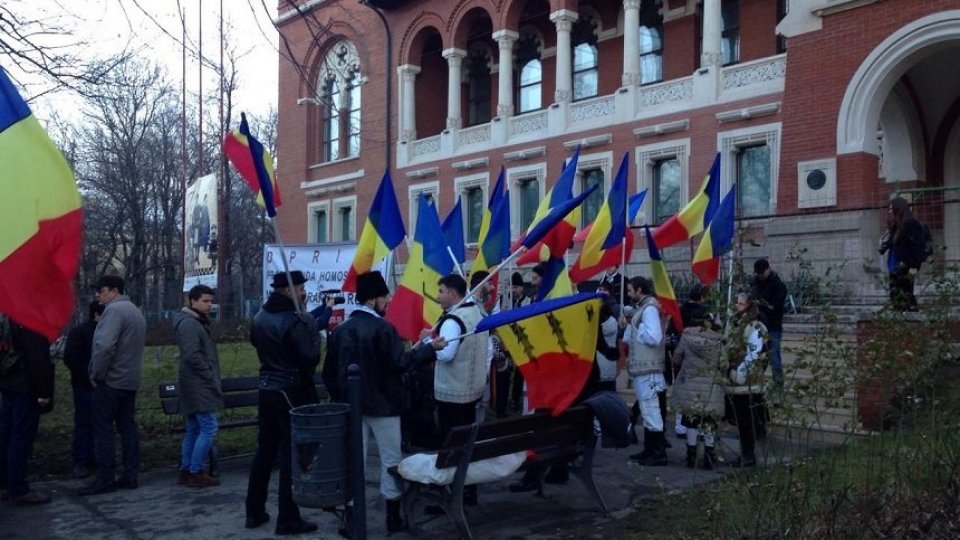 Proteste în fața Muzeului Național al Țăranului Român