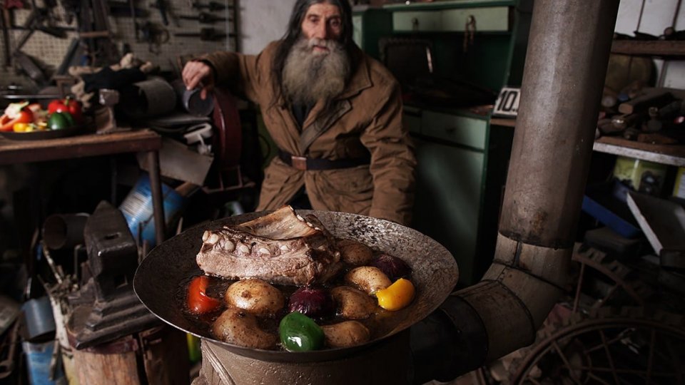„Bucătăria Hoinară se întoarce” un nou album de fotografie semnat de Răzvan Voiculescu