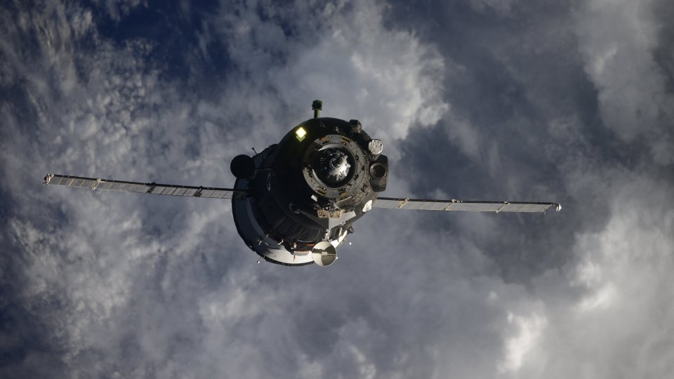SpaceX va lansa o nouă capsulă Dragon încărcată cu provizii și experimente științifice