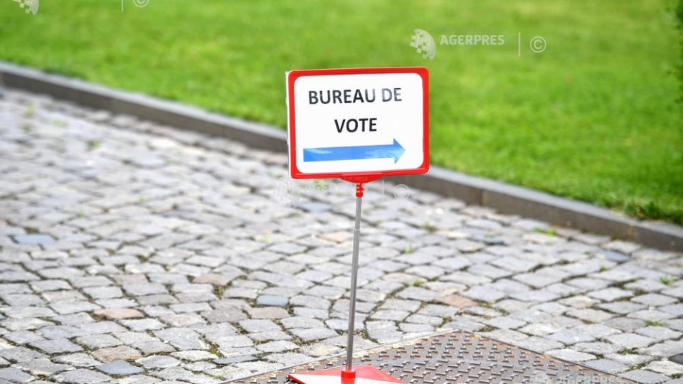 Timpul prezent - Alegeri municipale în condiții speciale în Franța