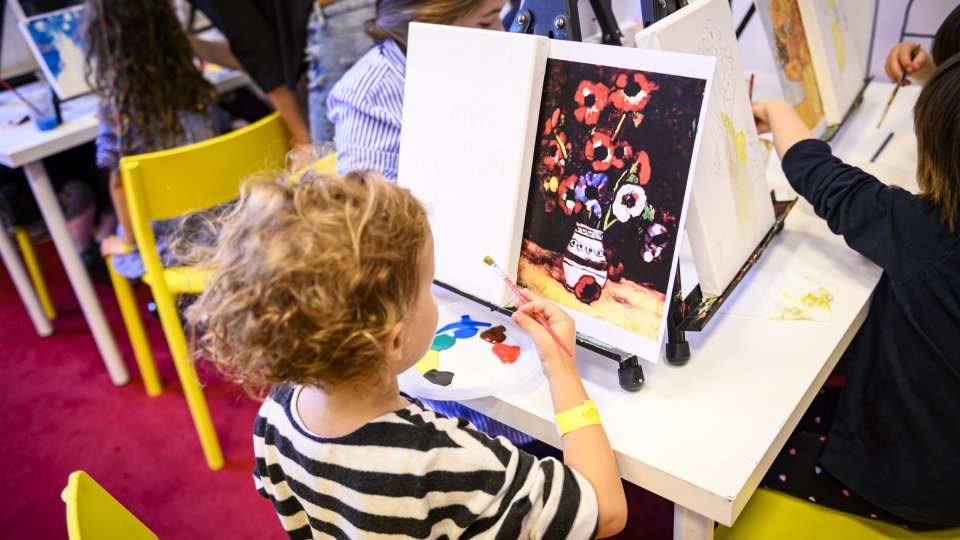 Copiii sunt invitați să descopere ARTA în Palatul Pinacotecii din București, la Art Safari Kids