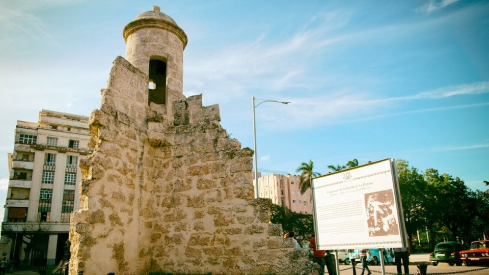 ILUSTRATE DIN CUBA - Zidul de apărare al Havanei