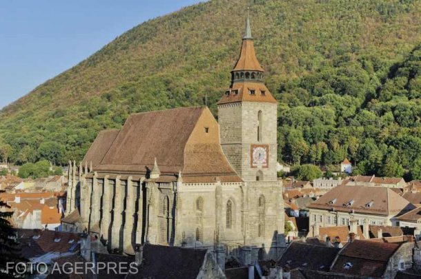 painful Loved one financial DOCUMENTAR: Biserica Neagră din Braşov, cel mai mare lăcaş de cult în stil  gotic din sud-estul Europei | Călătorii | România Cultural