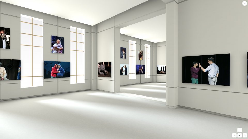 „TOUCHING” prima expoziție de fotografie de teatru vernisată în spațiu virtual 3D