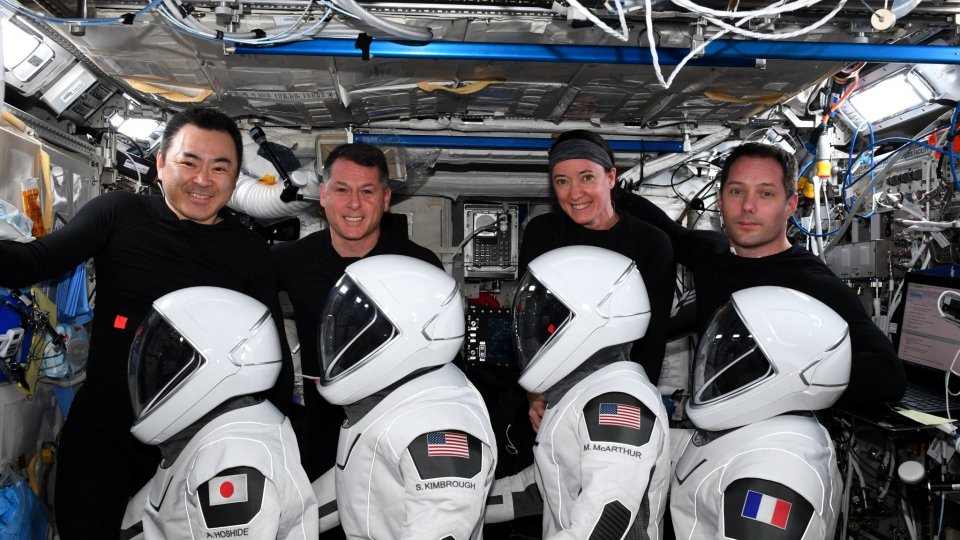 Buletin cosmic - Amerizare cu probleme a celor 4 astronauți care au stat 199 de zile pe Stația Spațială Internațională