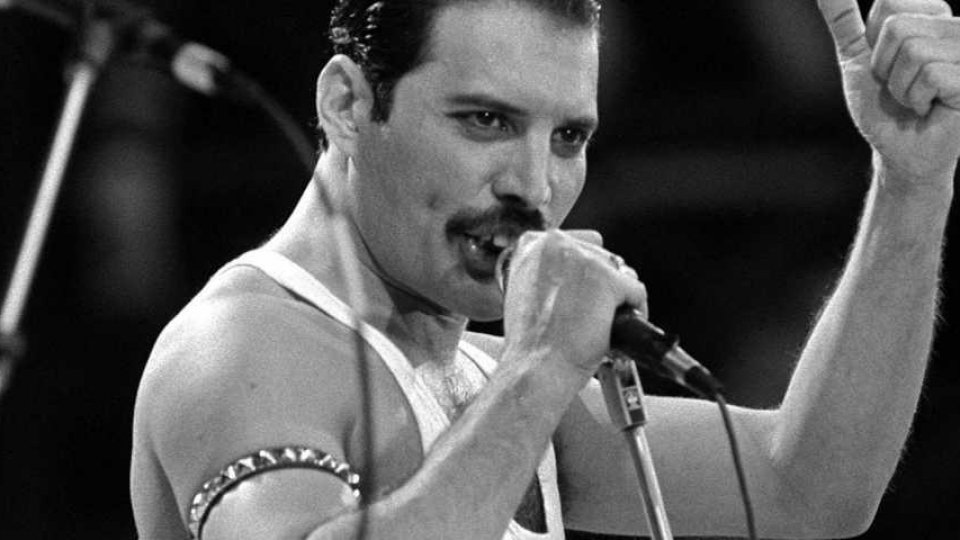 PORTRET: 30 de ani de la moartea legendei rock Freddie Mercury ...