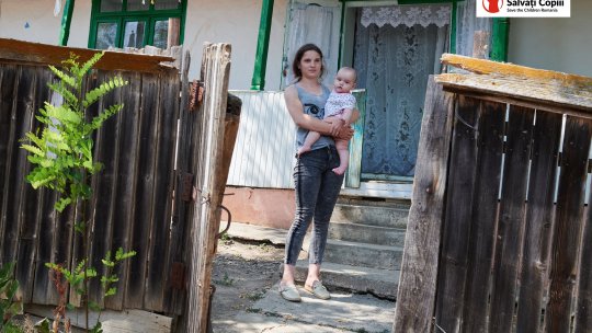O treime dintre mamele minore din România s-au născut din mame minore