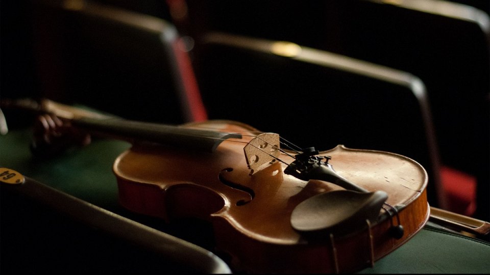 Începe Etapa Online a Secțiunii Vioară din cadrul Concursului Enescu 2022: 21 de violoniști din 13 țări în recital pe www.festivalenescu.ro   