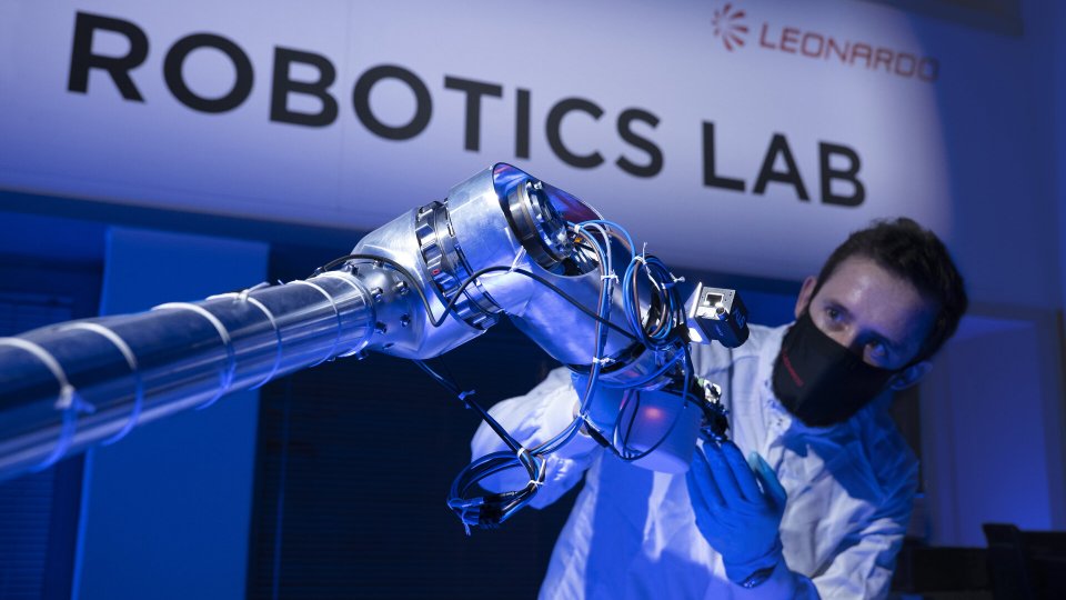 Buletin cosmic - Romania participă la realizarea brațului robotic european care urmează să fie folosit pe Marte, în viitoarea misiune Mars Sample Return