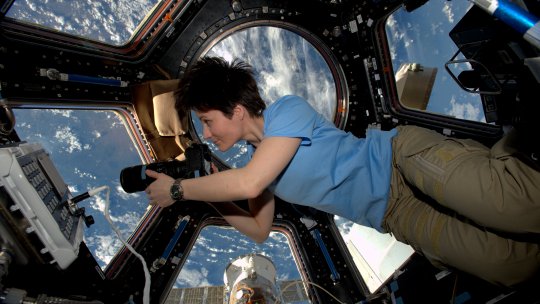 Buletin cosmic - Italianca Samantha Cristoforetti a devenit prima femeie din europa care a efectuat o activitate extravehiculară