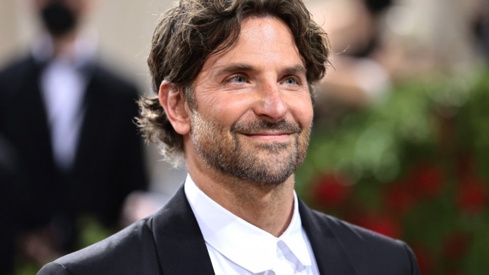 Transformarea incredibilă a lui Bradley Cooper în personajul legendarului Leonard Bernstein!