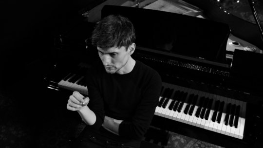 Pianistul Andrei Irimia continuă turneul "All Strings Attached"