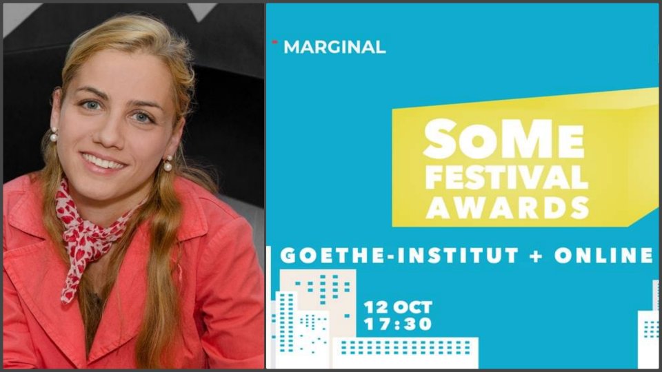 Daria Ghiu, jurnalistă Radio România Cultural, oferă un premiu la Gala SoMe Festival