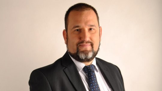 Născut în România: Despre etică și moralitate într-o societate care se redefinește în permanență. Invitat: filosoful și specialistul în etică aplicată Cristian Ducu