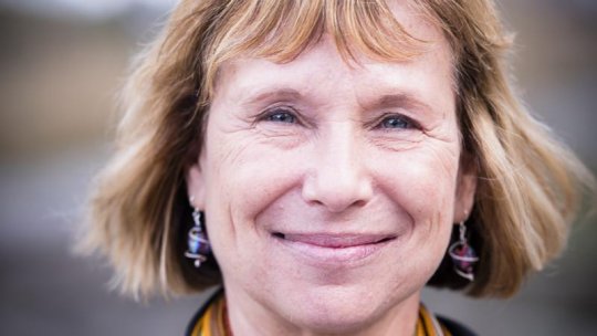 Interviu, în exclusivitate, cu scriitoarea Fania Oz-Salzberger: ” Suntem în mijlocul celei mai mari catastrofe din istoria Israelului.”