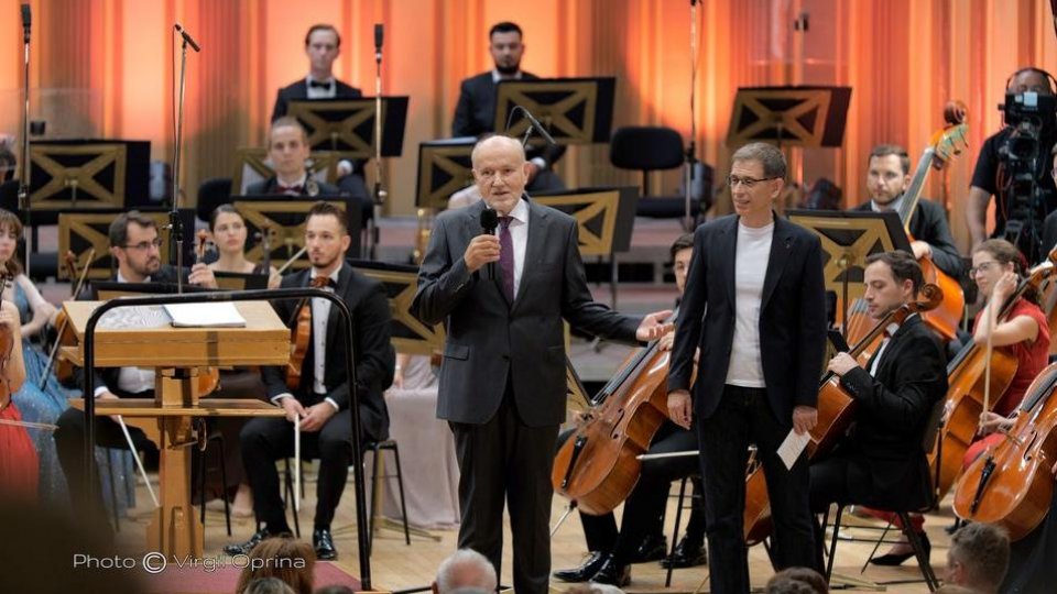Născut în România cu contrabasistul Dorin Marc, muzician care a făcut parte din orchestra lui Sergiu Celibidache