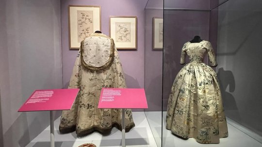 Ilustrată din Amsterdam - Fashion for God: de la bal în altar