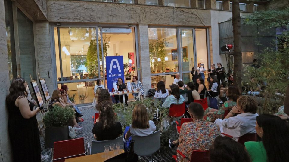 n’autor a scos în stradă sute de cititori de literatură română contemporană