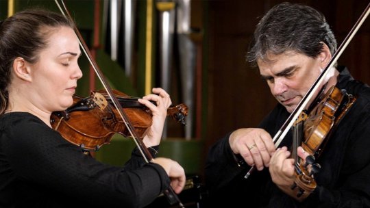 Violoniștii Simina și Gabriel Croitoru, în Turneul Național ”Vioara lui Enescu”