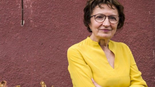 „Cititul și, mai apoi, scrisul m-au salvat de locul în care m-am născut și în care mă simțeam captivă.” - Interviu cu scriitoarea Donatella Di Pietrantonio | PODCAST