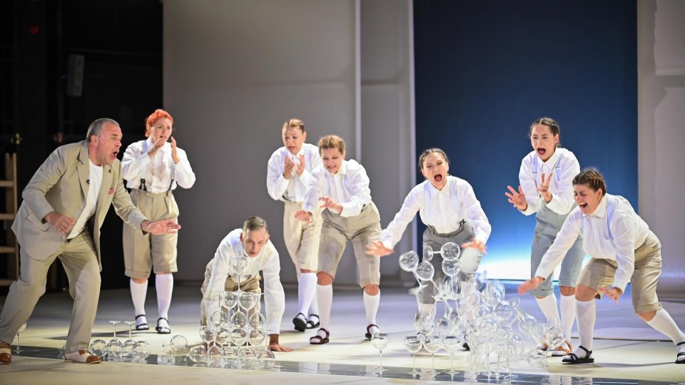 De 1 Decembrie, Constantin Chiriac și actorii TNRS joacă la Théâtre de la Ville-Paris