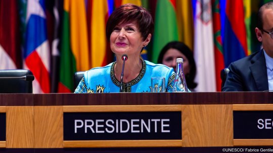 Ritmuri de jazz românesc au surprins asistenţa la Marea Sală UNESCO, cu ocazia alegerii ambasadoarei României, excelența sa doamna Simona Miculescu, în funcția de președinte al UNESCO