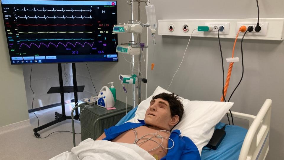 CONSULTAȚII – Practici și tehnici medicale cu ajutorul manechinelor high-tech