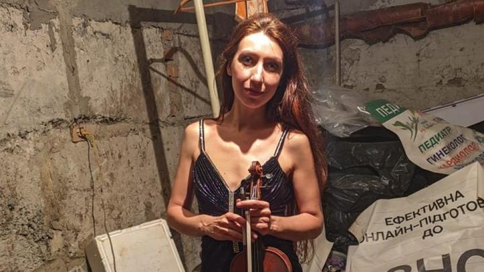 Violonista ucraineană Vera Lytovchenko: ”E de datoria noastră să le arătăm mai ales copiilor, că în afară de război, există frumusețe și umanitate.”