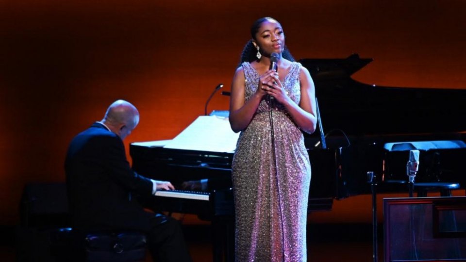 Samara Joy, pe care o auzi în playlisturile Radio România Cultural cu ”Social call”, Can’t get out of this mood” sau ”Solitude”, nominalizată la Premiile Grammy 2023, categoria jazz!