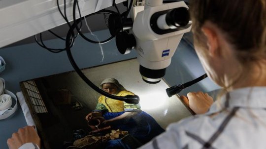 Ilustrată din Amsterdam - expoziţia "Mai aproape de Vermeer" a intrat în linie dreaptă