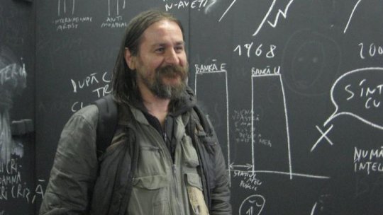 "Viaţa într-o valiză" - Interviu cu artistul vizual Dan Perjovschi