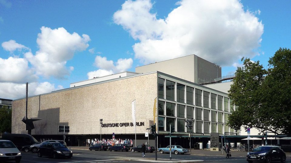 Actualul director al Grand Théâtre de Genève, Aviel Cahn, va prelua postul din capitala Germaniei în august 2026.