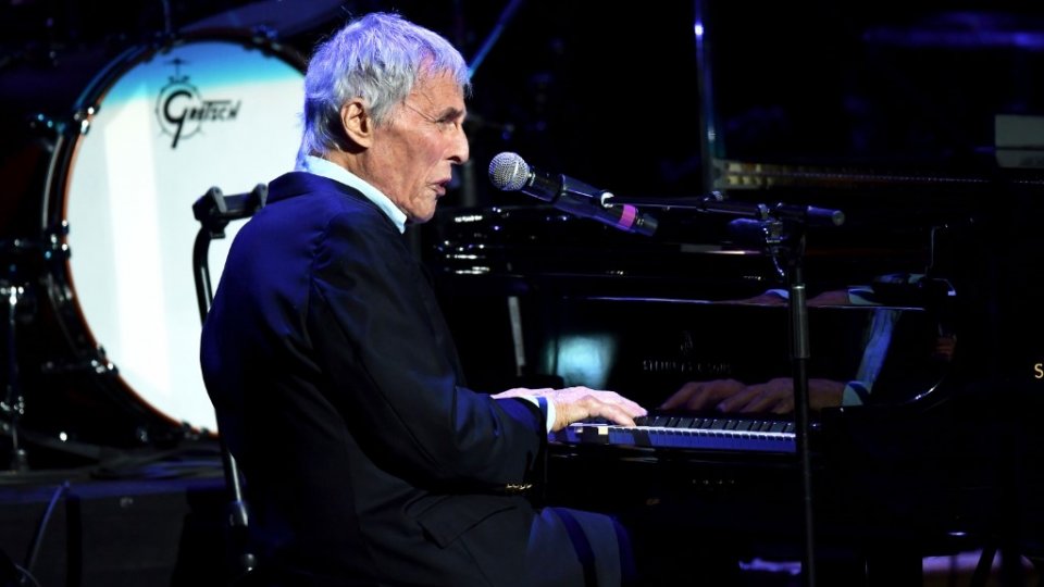 Gigantul Burt Bacharach, autorul hiturilor "Say A Little Prayer" ,"Walk On By", "What The World Needs Now" sau "Raindrops Keep Falling on My Head", a murit la 94 de ani
