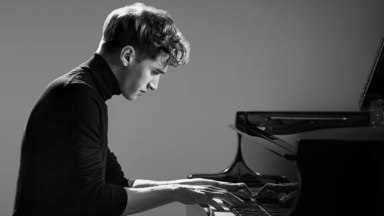 Pianistul Kirill Richter vine la București pentru un concert emoționant la Palatul Bragadiru