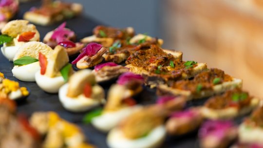 Mâncarea românească, neapetisantă în farfurie, dar cu potențial mare de reinventare