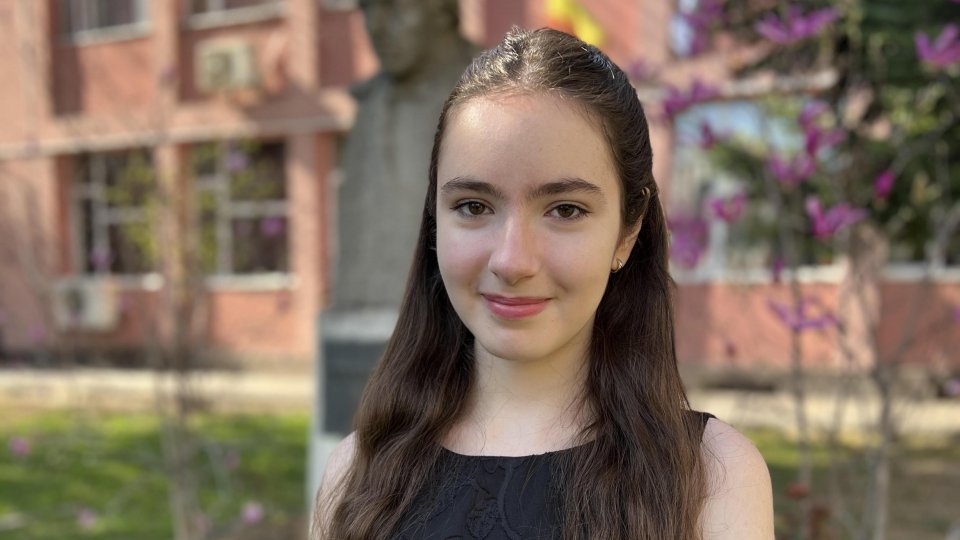 La doar 16 ani, Eva Garet cântă Ceaikovski la Sala Radio!