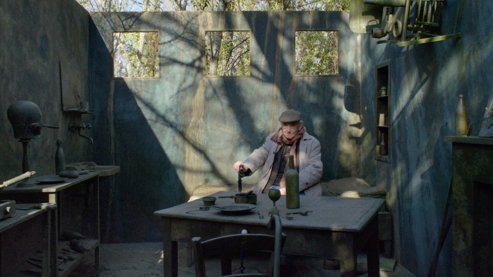 Regizoarea Eva Pervolovici: „În toată opera lui Daniel Spoerri, el se preocupă foarte mult de obiectele din cotidian și de povestea personală a fiecărui obiect banal care ajunge la noi din întâmplare”