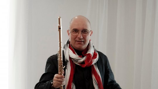 Flautistul Ion Bogdan Ștefănescu  a vorbit  la Radio România Cultural despre flaut, unul dintre cele mai fascinante instrumente ale orchestrei simfonice,  despre proiectele și concertele primăverii