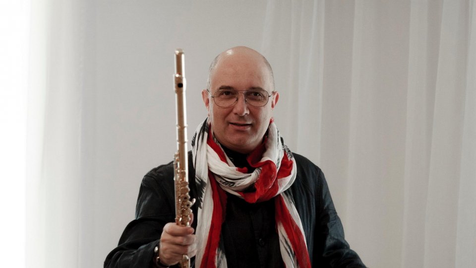 Flautistul Ion Bogdan Ștefănescu  a vorbit  la Radio România Cultural despre flaut, unul dintre cele mai fascinante instrumente ale orchestrei simfonice,  despre proiectele și concertele primăverii