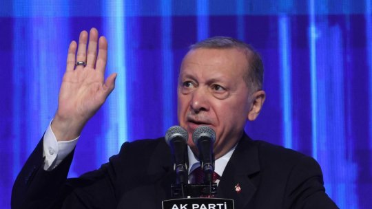 Timpul prezent - Turcia se pregătește de alegeri. Se clatină puterea lui Erdoğan? 