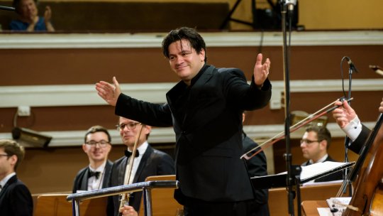 Născut în România. Despre magia muzicii cu dirijorul Cristian Măcelaru (15.04.2023)