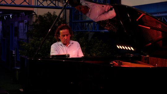 Turneul Pianul Călător 13 al pianistului Horia Mihail începe astăzi,  4 mai, la Londra