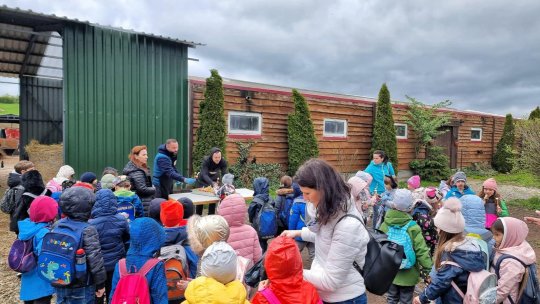 Pentru prima dată, programul „Cornul și laptele” oferă copiilor activități educative în ferme locale