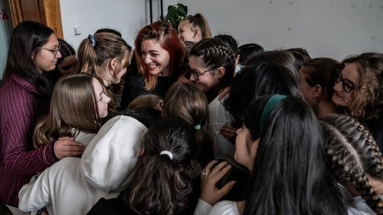 50 de adolescente din mediul rural ajung la București pentru un eveniment inspirațional – Tabăra fetelor neînfricate
