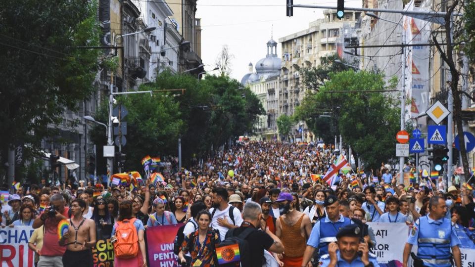 Asociația ACCEPT anunță cea de-a 18-a ediție Bucharest Pride. Visible love. Visible families va fi tema celui mai amplu eveniment dedicat comunității LGBTQIA+ din România