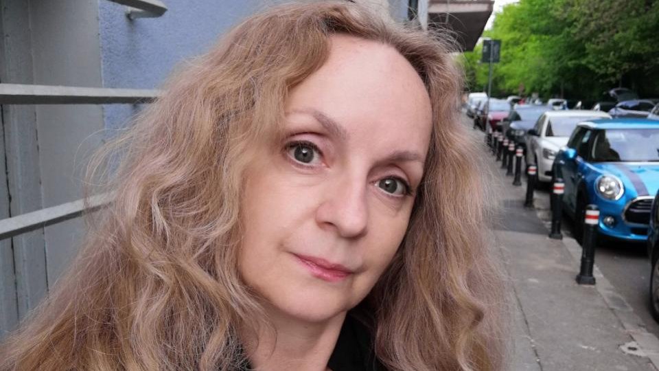 Timpul prezent în literatură: Veronica D. Niculescu: „«Quilt» e o carte care pune degetul pe tot felul de răni”