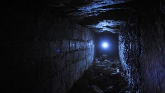 Călător de weekend: Catacombele Parisului – cel mai mare osuar din lume