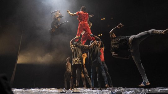 FITS 2023. Circul Baobab din Guineea. Ye! - un spectacol despre apă, ca un bun prețios și greu de obținut